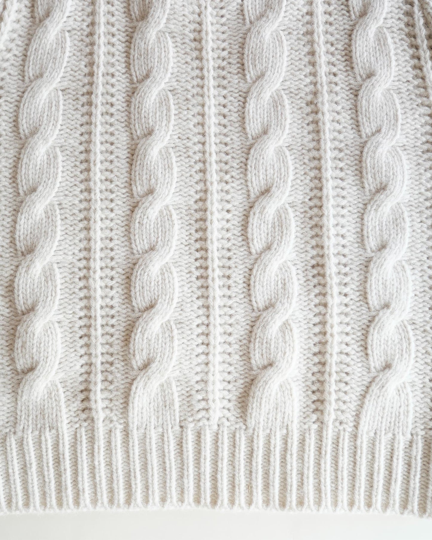 ウールブレンドケーブルニット