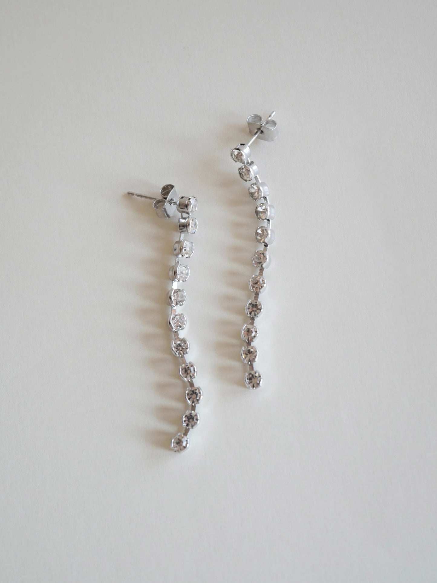 ビジューラインロングピアス