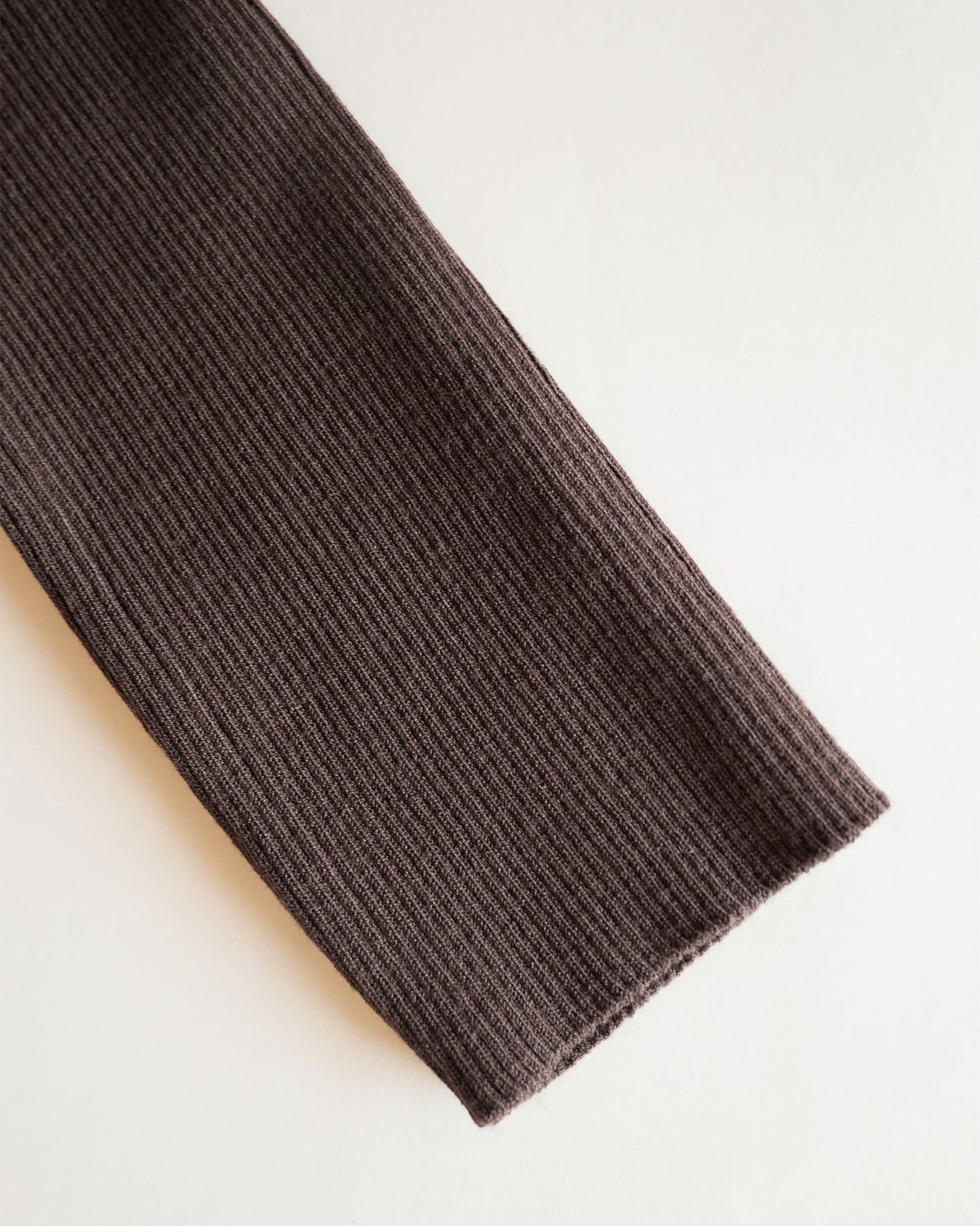 ダブルボタン デコルテニットトップス