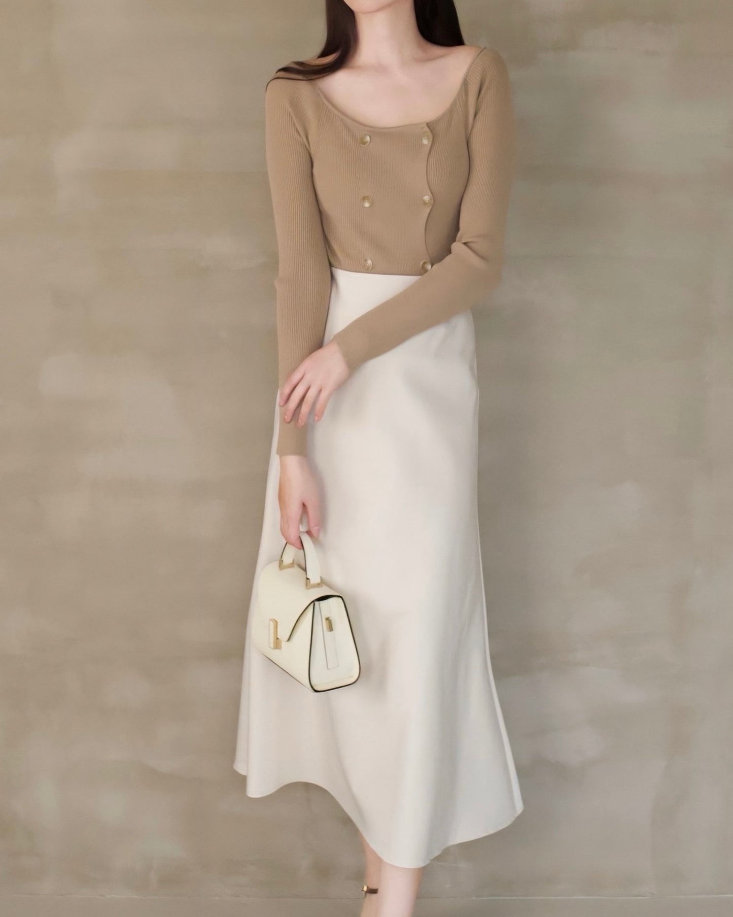 ダブルボタン デコルテニットトップス