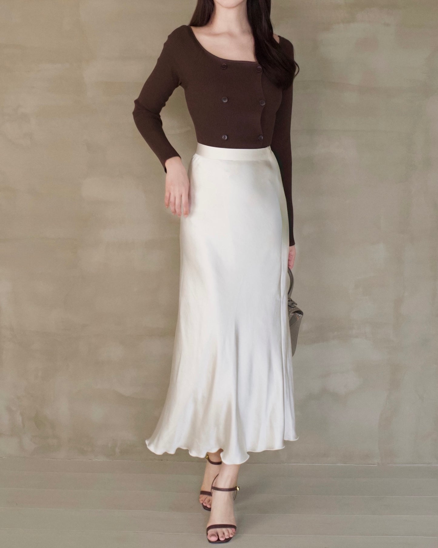 ダブルボタン デコルテニットトップス