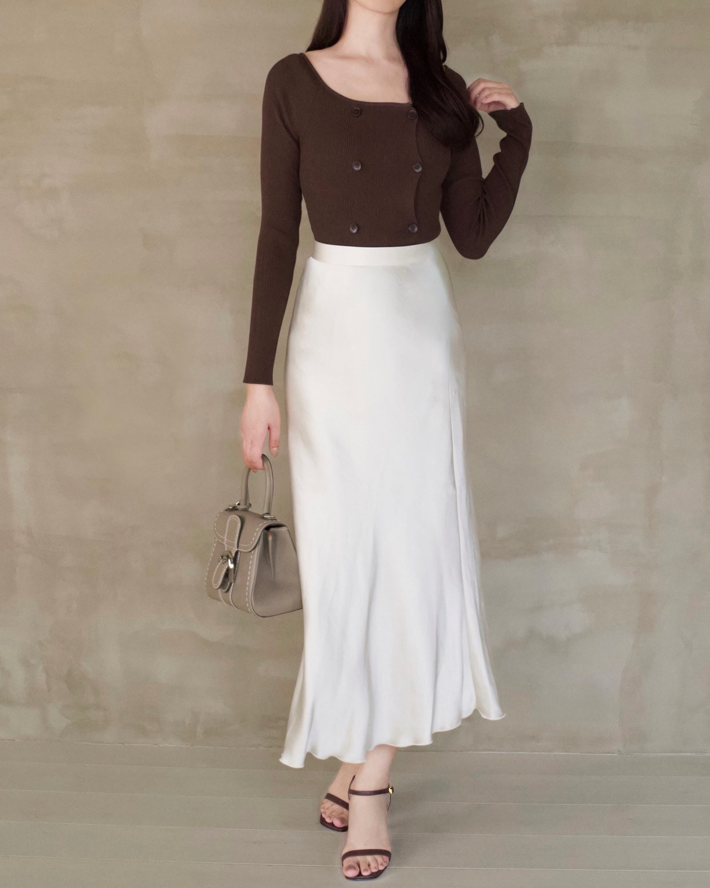 ダブルボタン デコルテニットトップス