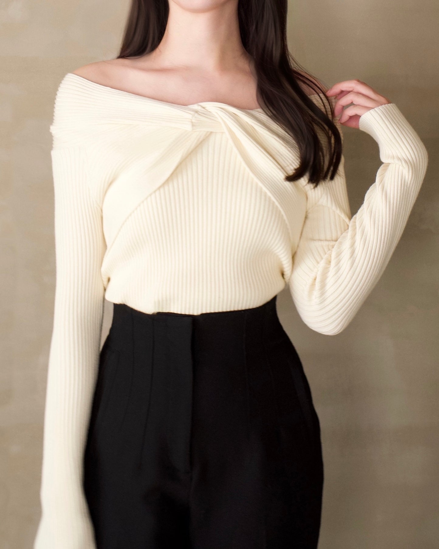 クロスリボンオフショルニット