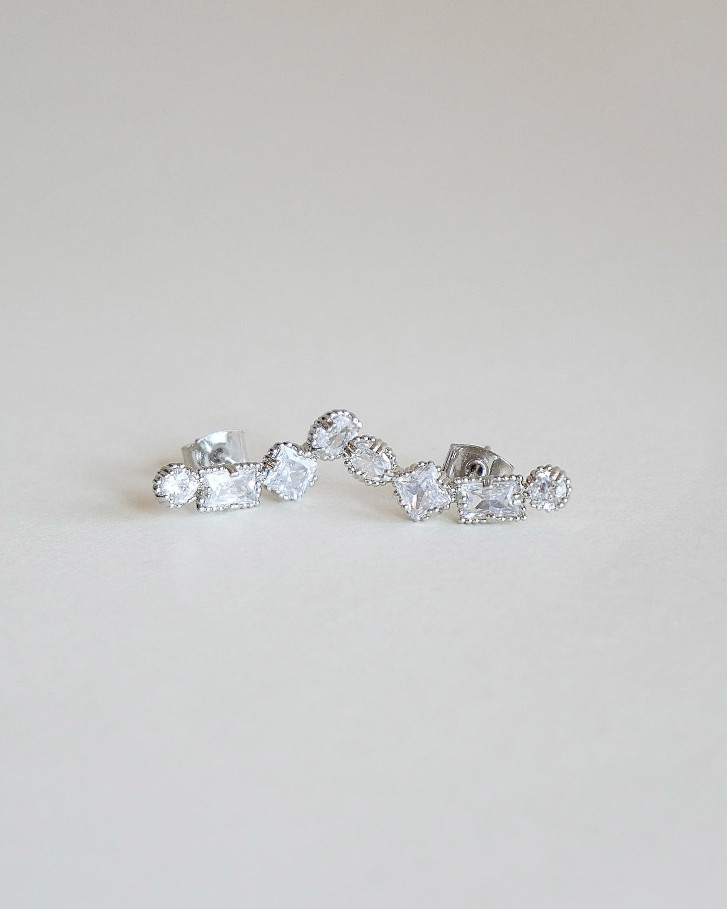 ビジューラインピアス