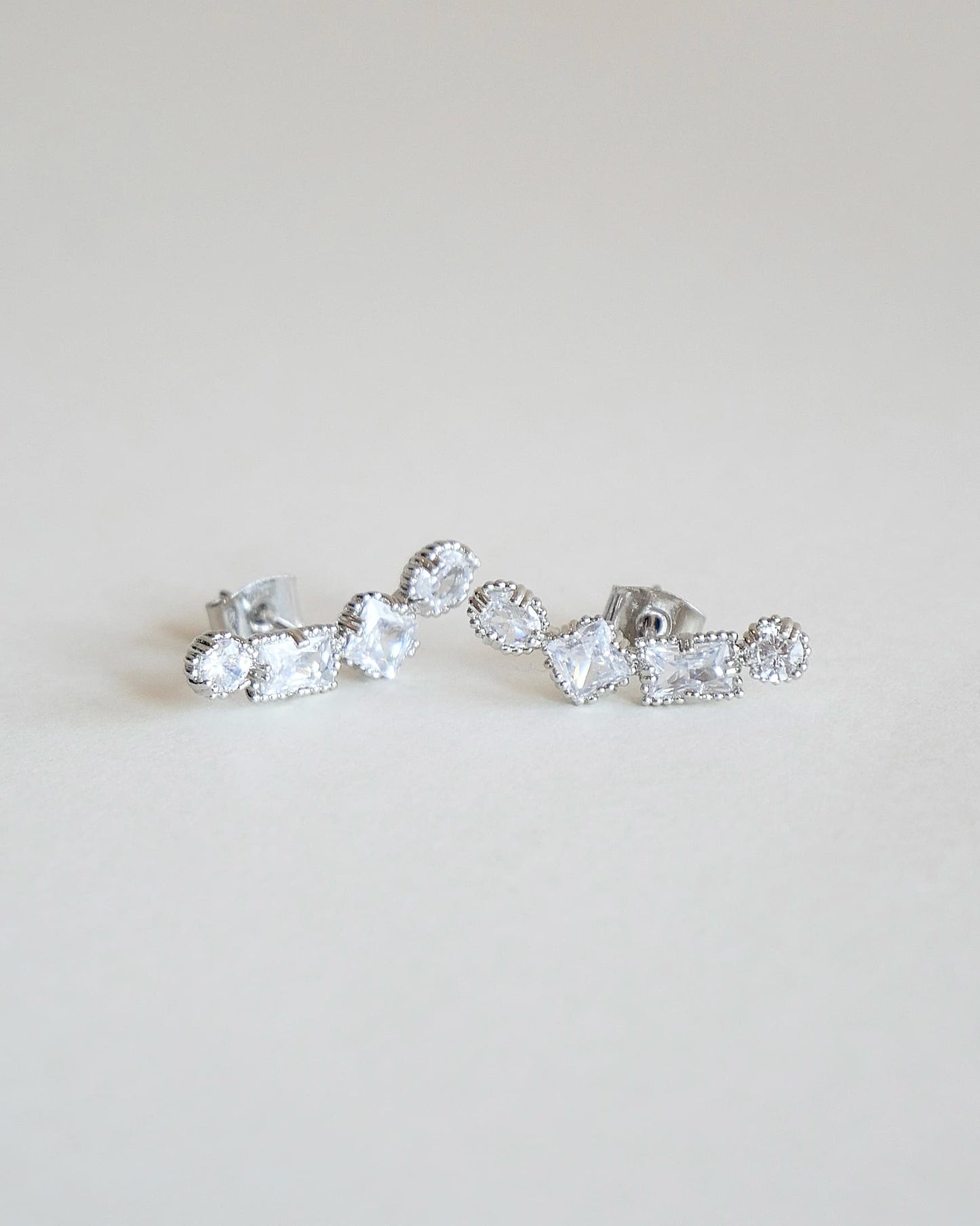 ビジューラインピアス