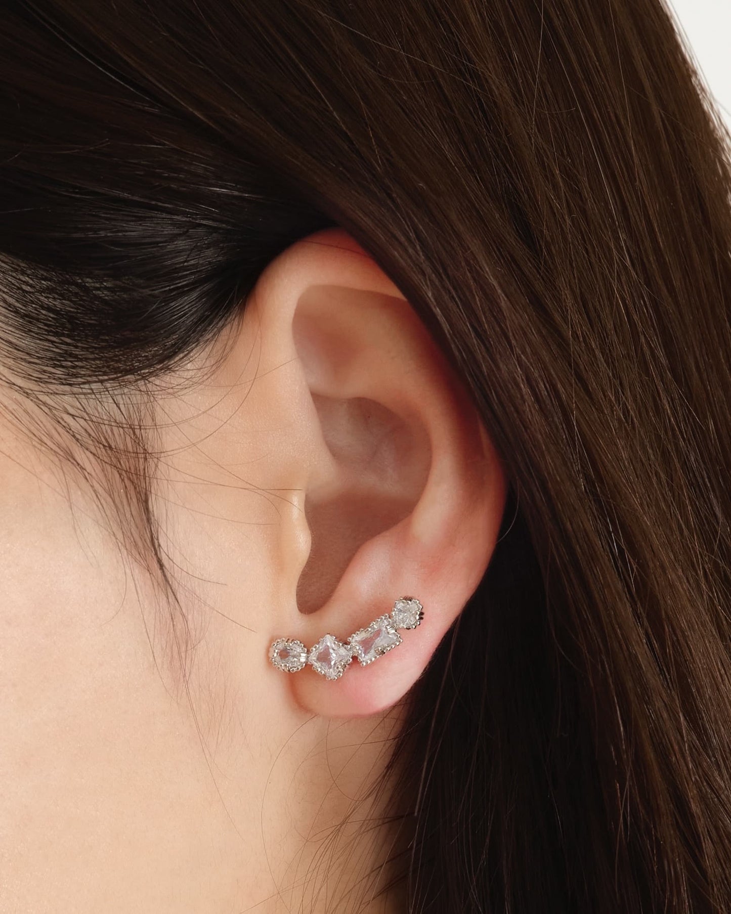 ビジューラインピアス