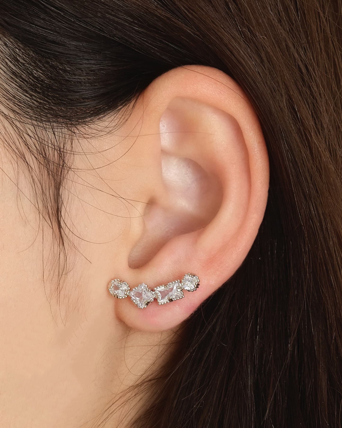 ビジューラインピアス