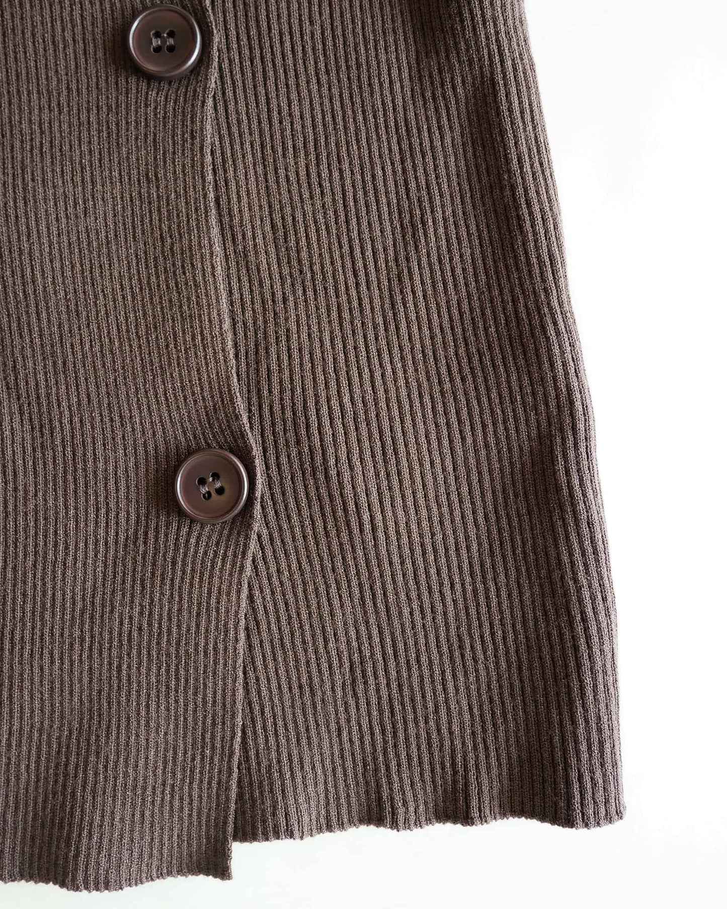 ダブルボタン デコルテニットトップス